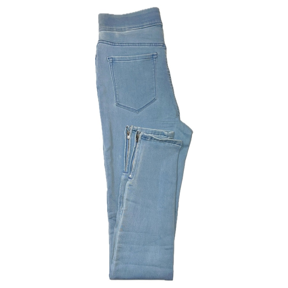 Martha Stewart Stretch Pull-on Skinny Jeans with zipper on the ankles.